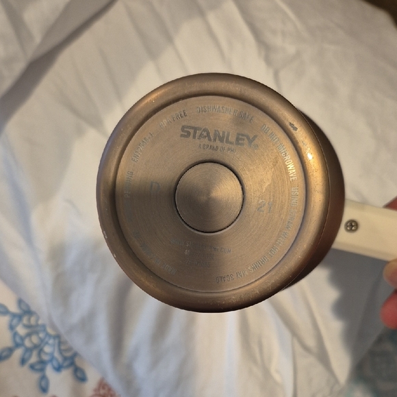 Stanley Matte Silver Travel Mug with Handle - Picture 6 of 6